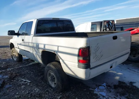 2001 Dodge Ram 2500 St z USA, uszkodzony, nr VIN 1B7KF23761J515236